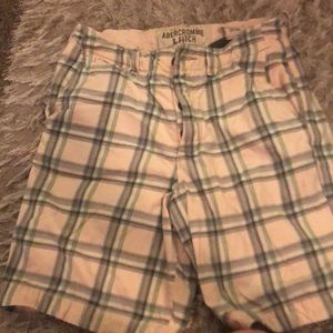 Men’s plaid shorts
